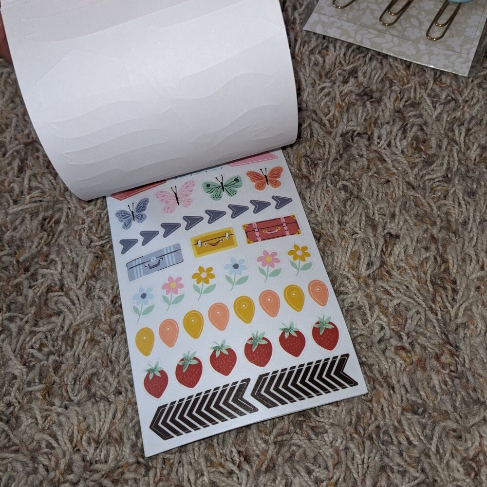 Scrapbooking Bundle - Travel NWT - Picture 6 of 12